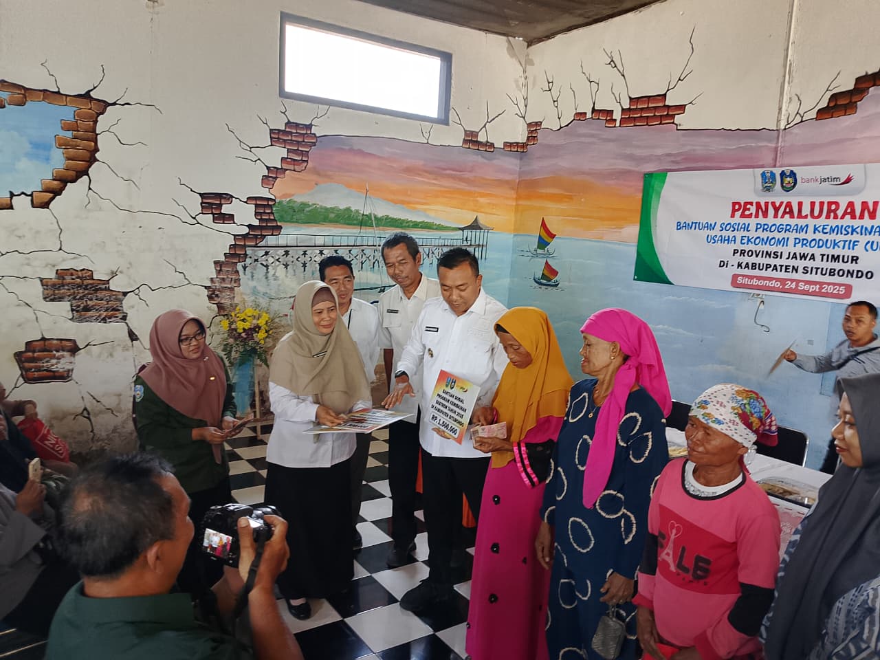 102 Warga Situbondo Terima Bantuan Usaha Ekonomi Produktif Rp1,5 Juta