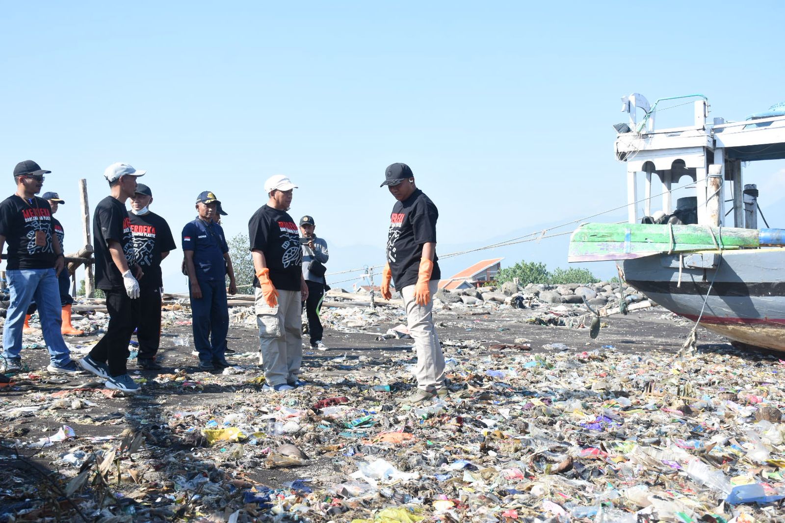 Bupati Situbondo Ajak Masyarakat Tak Buang Sampah Sembarangan