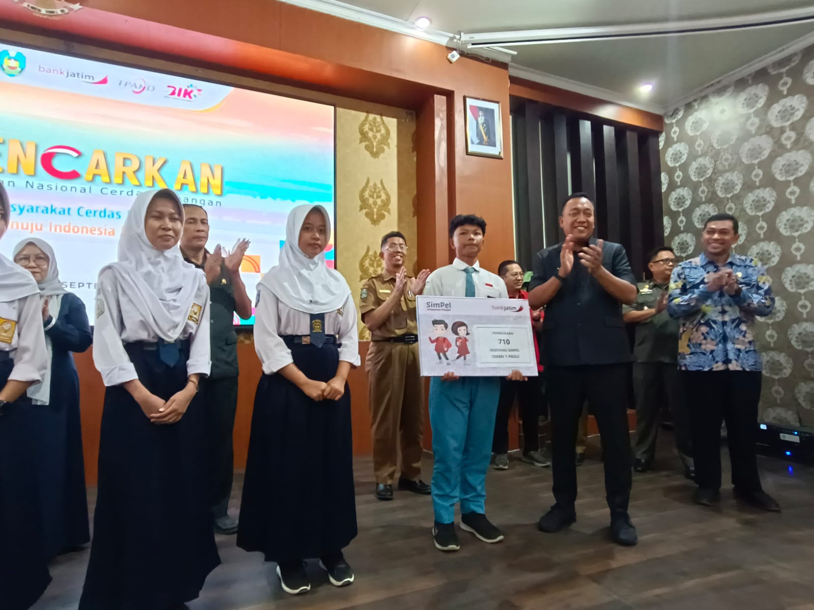 Bupati Situbondo Dukung Literasi Keuangan, 1.350 Siswa Dibukakan Rekening