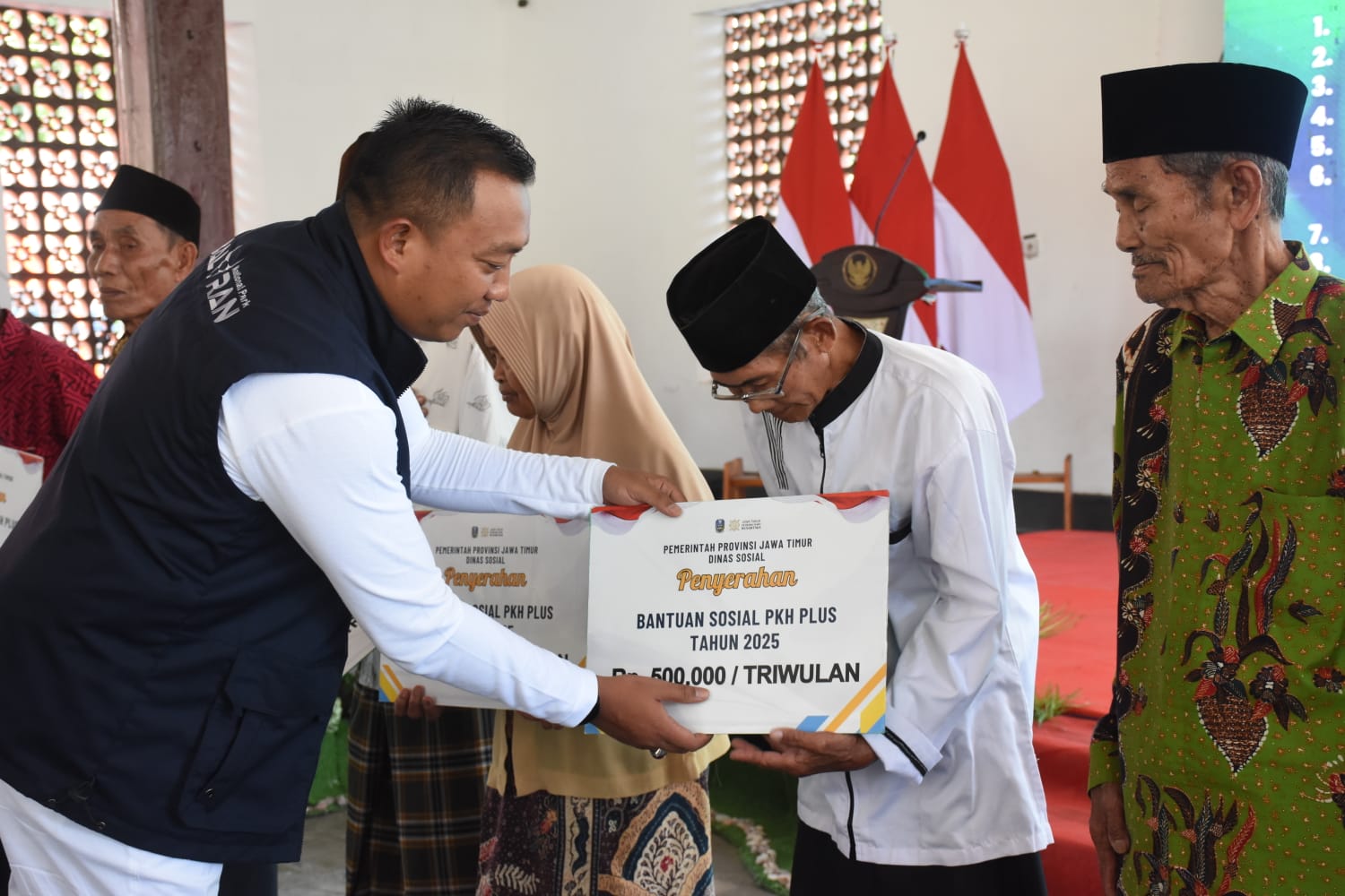 Bupati Situbondo Soroti Ketergantungan Warga pada Bansos: 15 Tahun Dibantu, Tetap Miskin