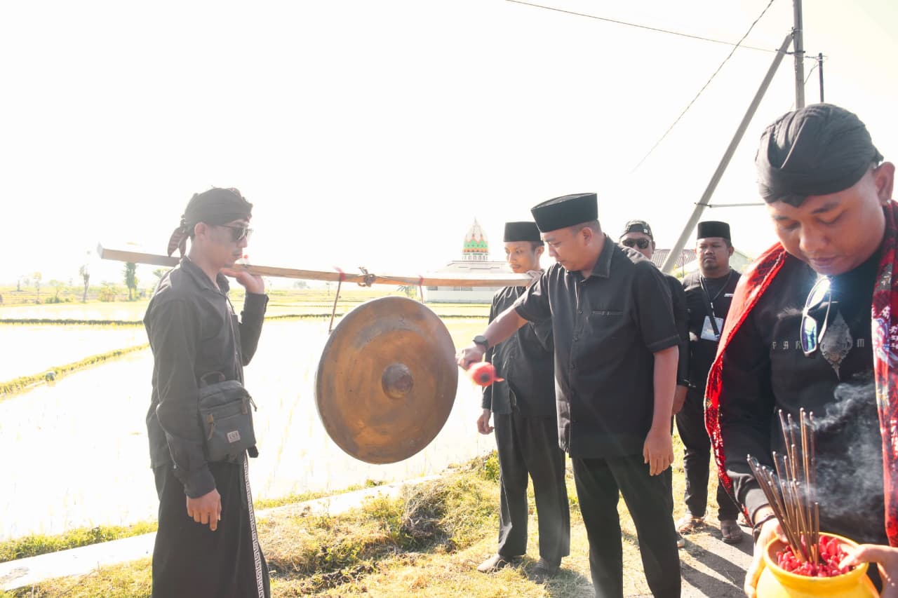 Mas Rio dan Mbak Ulfi Kompak Hadiri Peringatan Napak Tilas Besuki ke-261