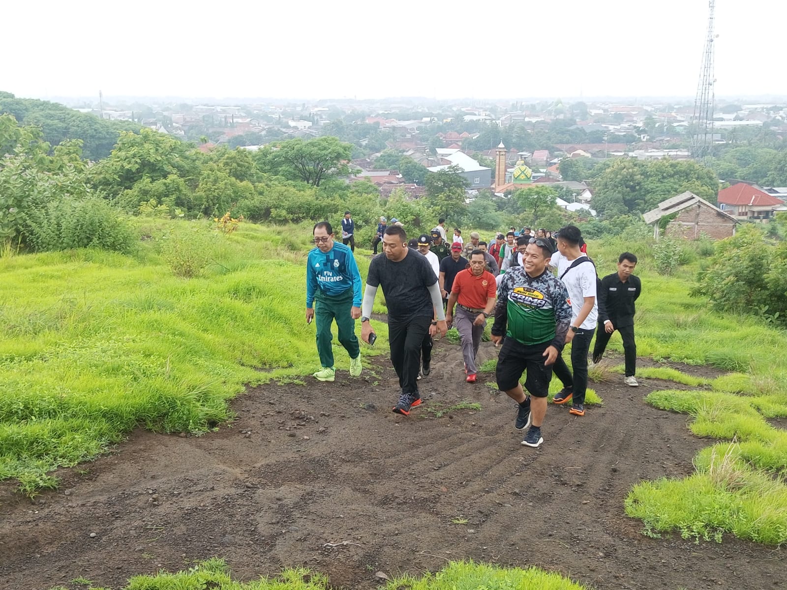 Mas Rio Terpukau Keindahan Bukit Batu Kodok Situbondo