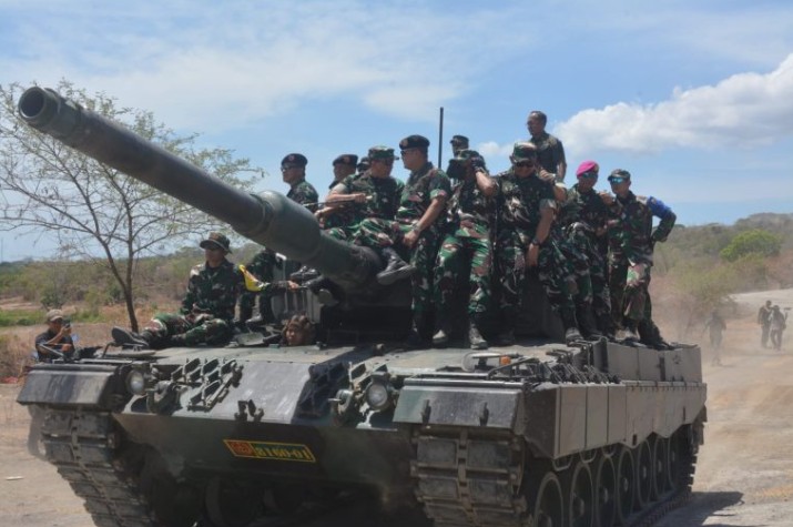 Pangdam V Brawijaya Jajal Tank Leopard di Puslatpurmar 5 Baluran