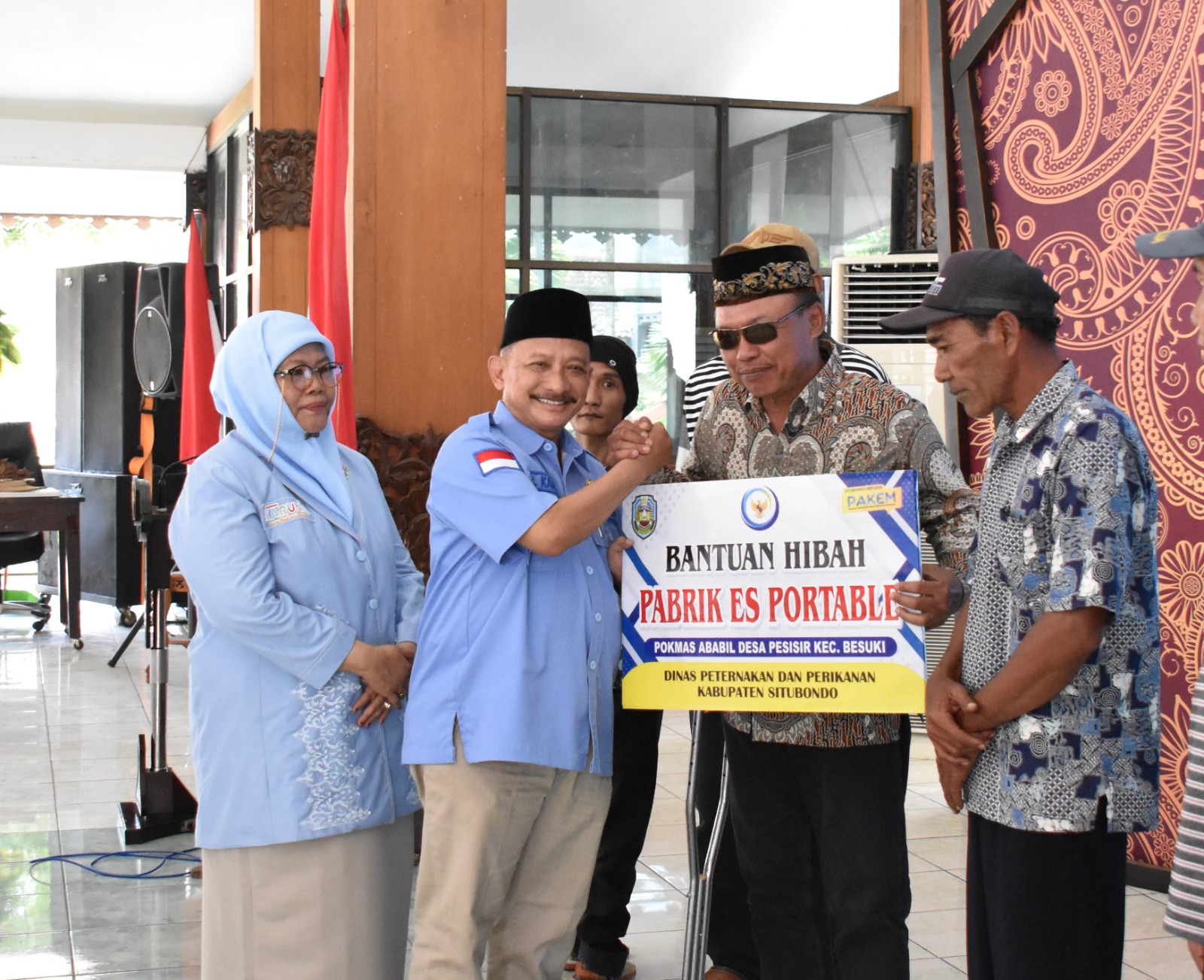Pemkab Situbondo Salurkan Bantuan Sarpras Tangkap Kepada Ratusan Nelayan