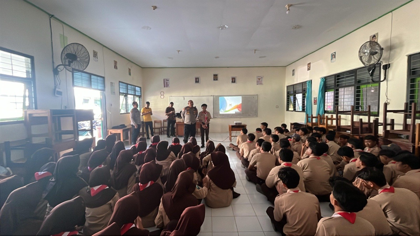 Polres Situbondo Bekali Pelajar Pemahaman Penggunaan AI yang Cerdas dan Bertanggung Jawab