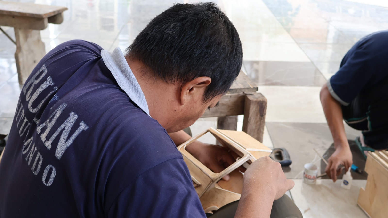 Rutan Situbondo Dorong Kemandirian Warga Binaan Lewat Pelatihan Kerajinan Kayu Bekas