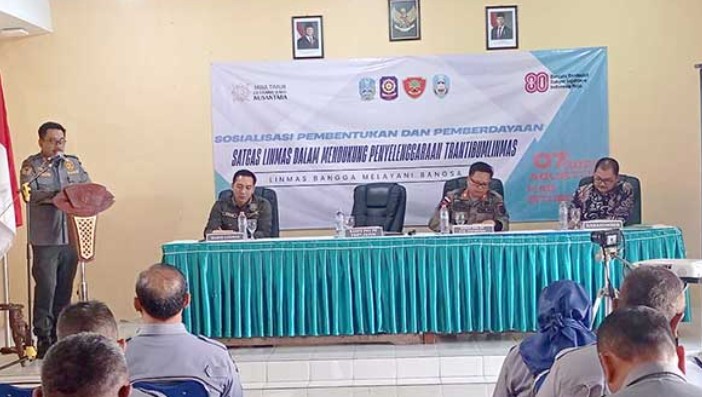 Satpol PP Jatim dan Satpol PP Situbondo Gelar Sosialisasi Pembentukan dan Pemberdayaan Satgas Linmas untuk Dukung Trantibum